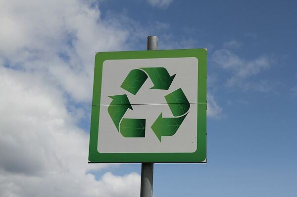Recycling-Schild als Beispielbild für das Thema Abfall beim Umweltressort Bremen